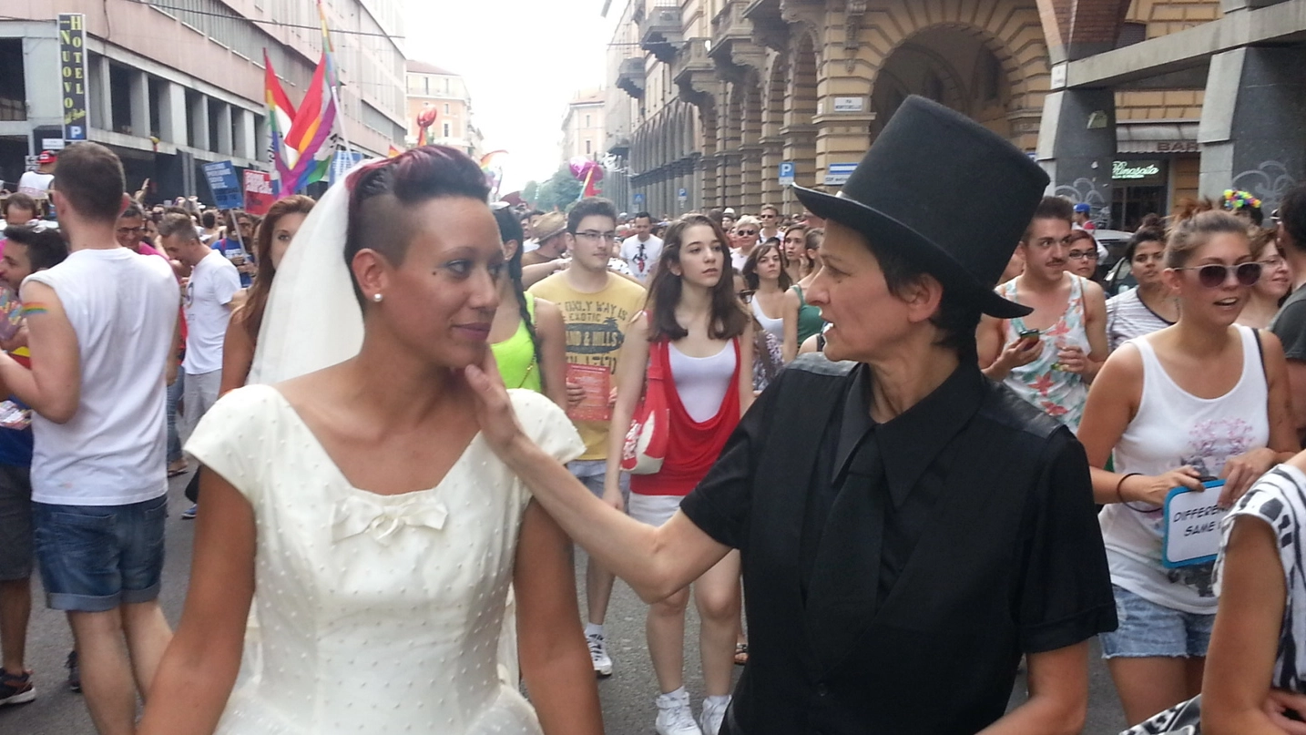 Bologna, la parodia di un matrimonio gay al Gay Pride (Foto Dire)