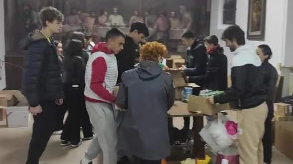 Soldi, cibo e vestiti  per aiutare gli alluvionati
