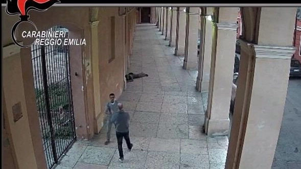 L'aggressione del marocchino in un frame del video
