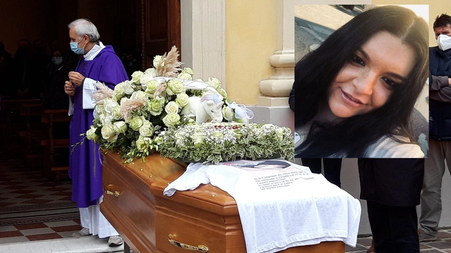 I funerali di Martina, la ragazza morta di Covid a 21 anni (Foto Lecci)