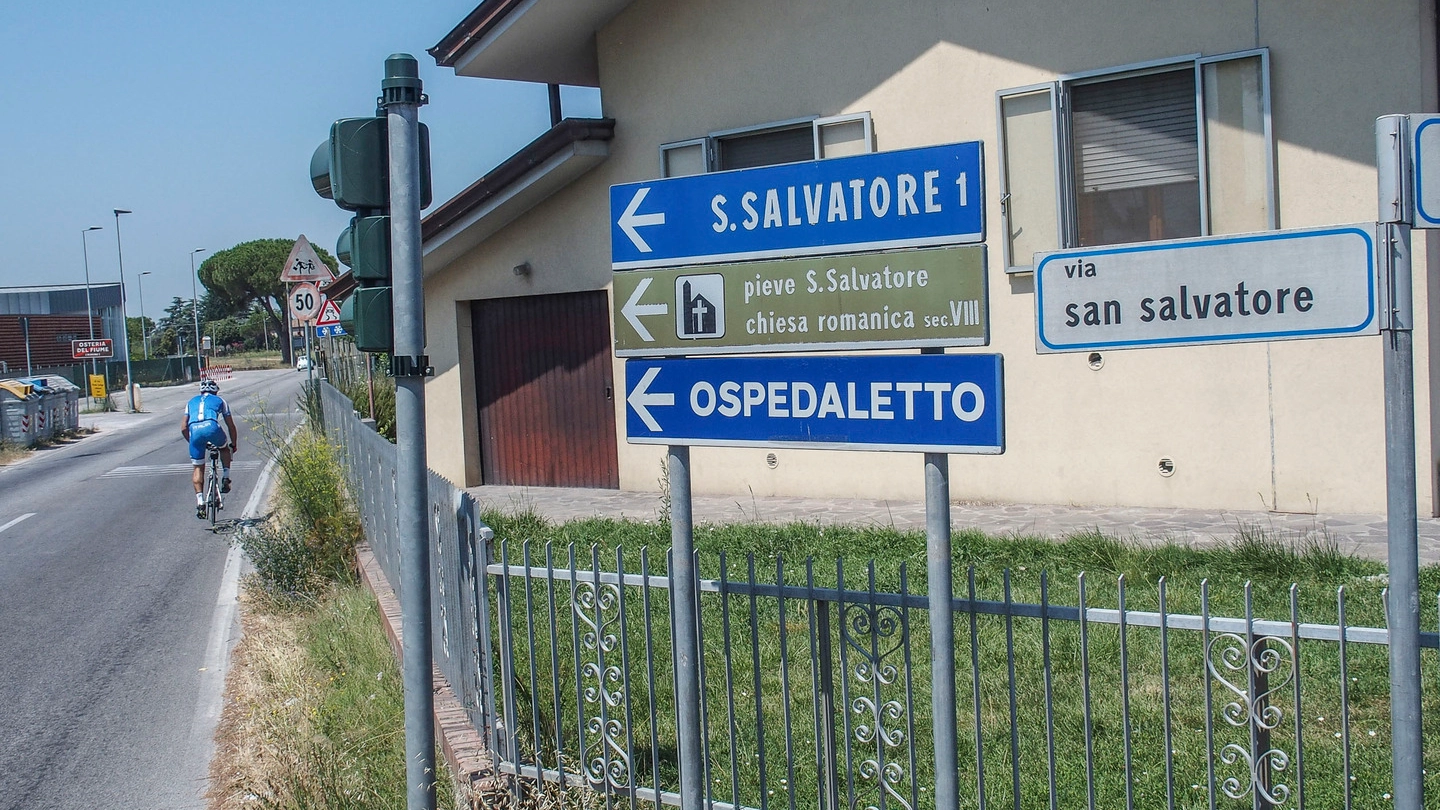 Via San Salvatore, alla prima periferia di Rimini, è teatro di una guerra tra vicini In alto l’assessore all’urbanistica Roberto Biagini