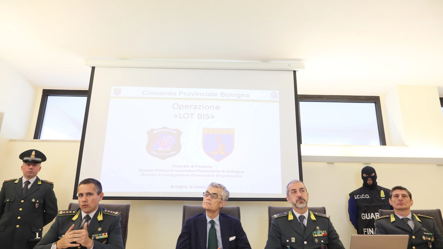 Bologna, operazione anti droga della Guardia di Finanza (FotoSchicchi)