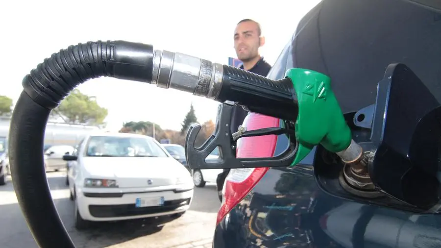 Sciopero dei benzinai: alcuni restano aperti