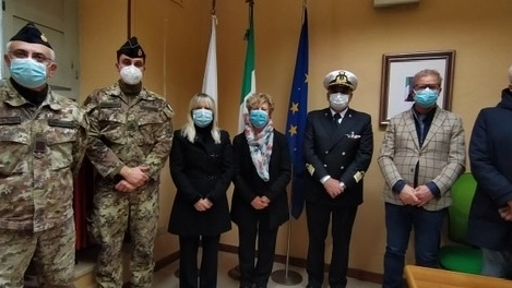 Il medico e gli infermieri dell’Aeronautica Militare accolti dal sindaco Rosa Piermattei
