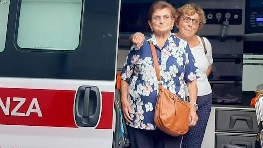 Due ambulanze alla Croce Rossa  Con dedica a Bertazzoni e Banchi