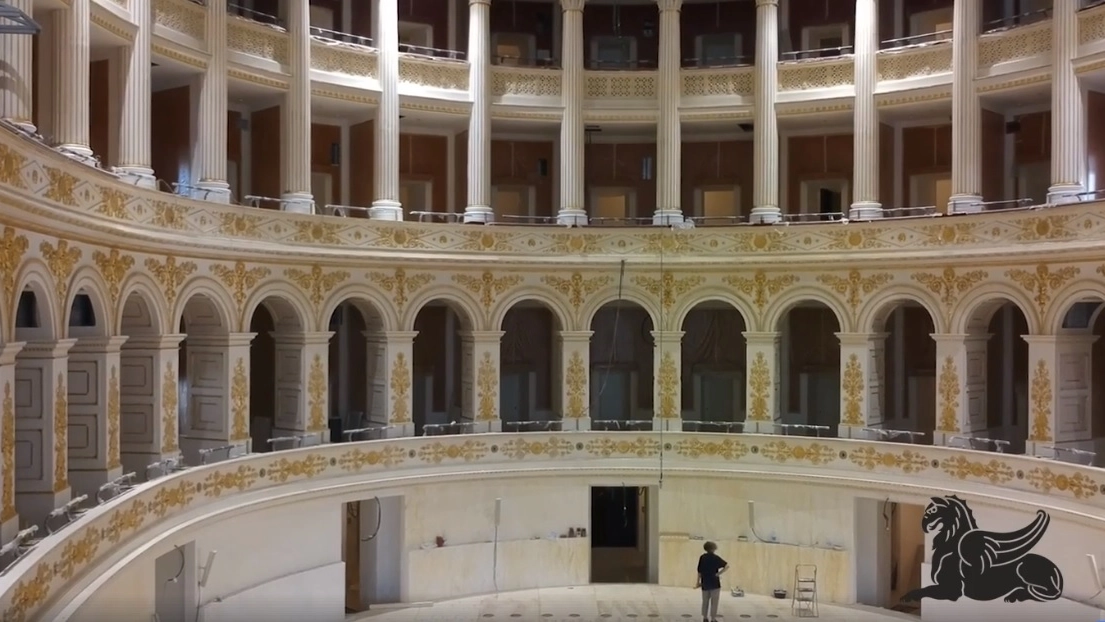 Gli splendidi interni del Teatro Galli