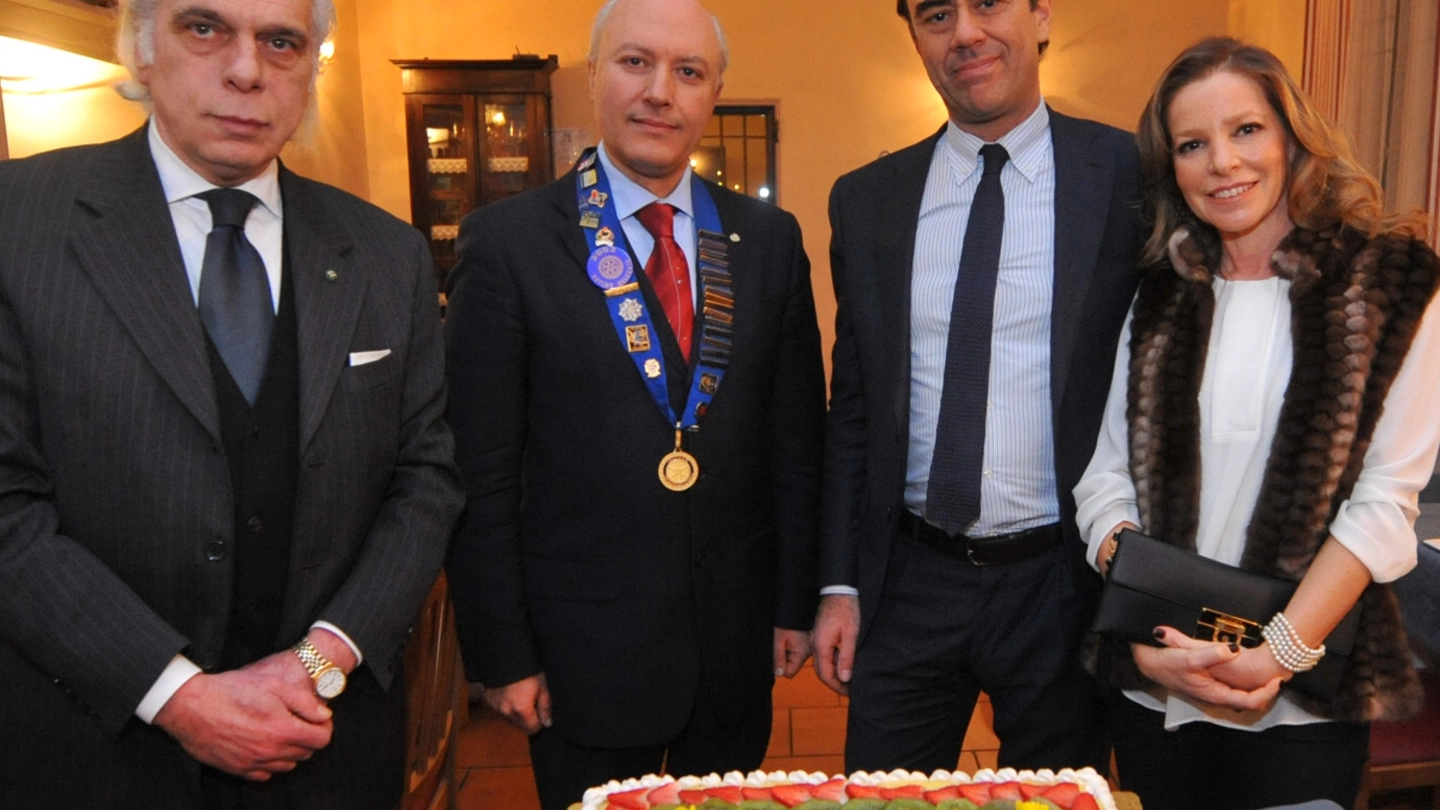 Mario Mattei, Paolo Nucci (Rotary) insieme con il direttore di Qn-Carlino Andrea Cangini e la moglie Eva 