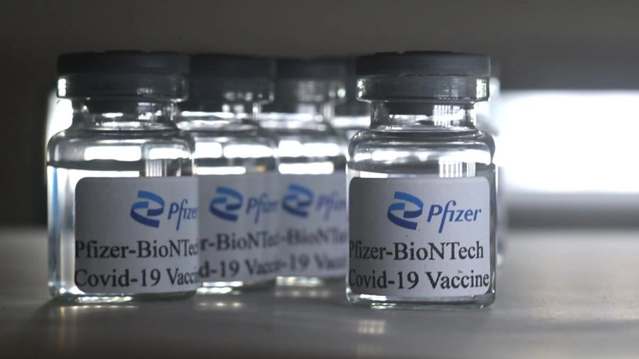 Il vaccino Pfizer-BioNtech attende di essere approvato per la fascia di età 12-15 anni