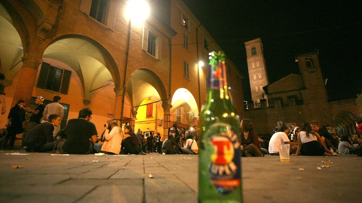Una notte ‘brava’ in piazza Verdi (fotoSchicchi)