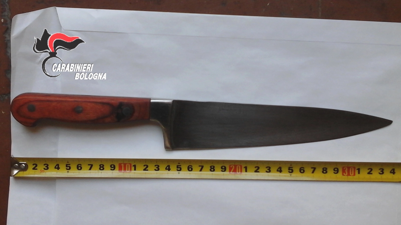 Il coltello usato che aveva il tunisino