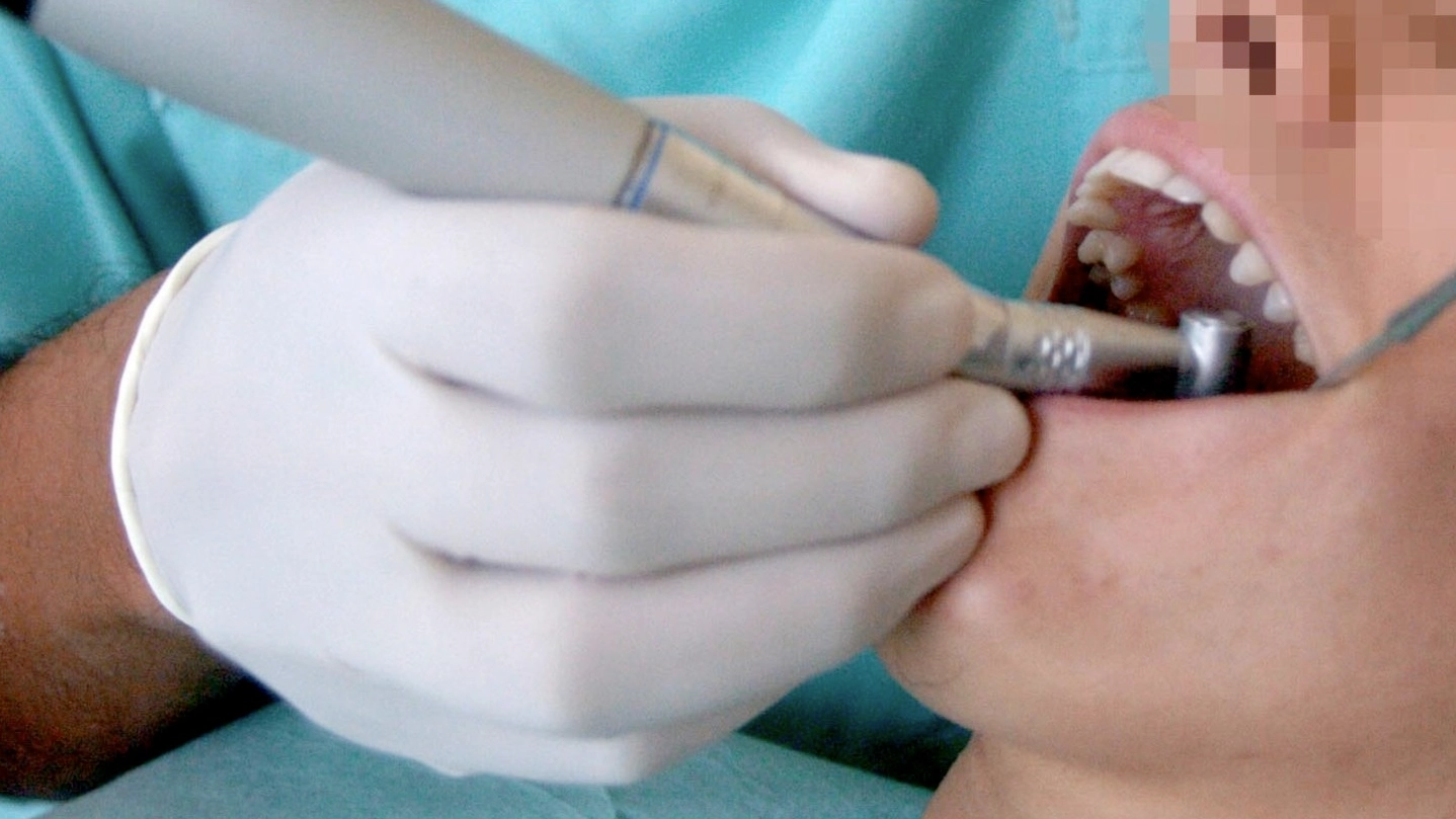 Un dentista (Foto di repertorio)