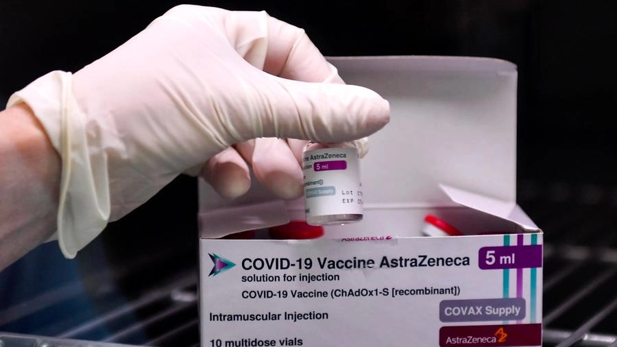 Vaccino AstraZeneca, tornano a disposizione 11.630 dosi