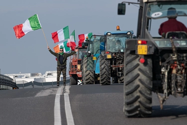 Protesta dei trattori continua: nuovo presidio sulla San Carlo fino a Massa Lombarda
