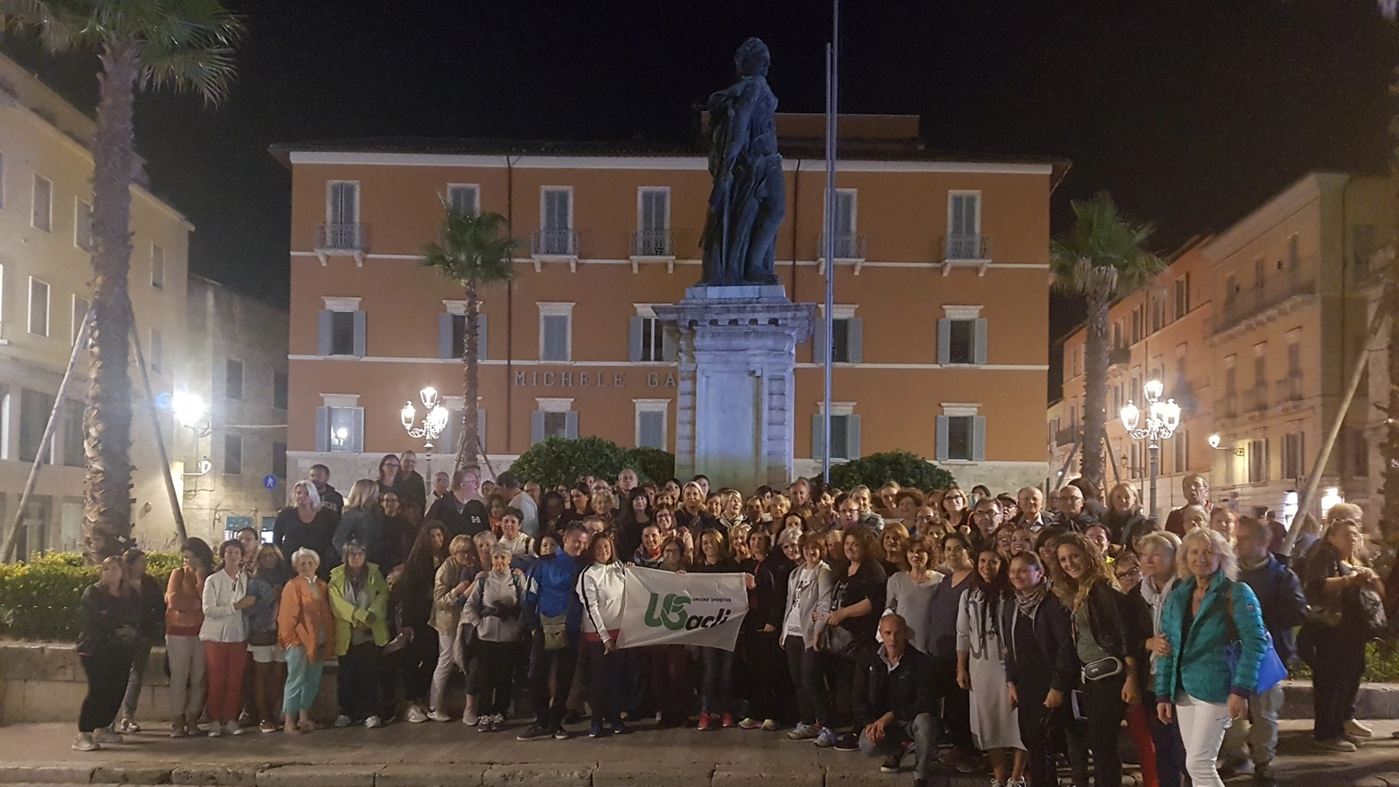 "Salute in cammino Ascoli", foto di gruppo in piazza Roma