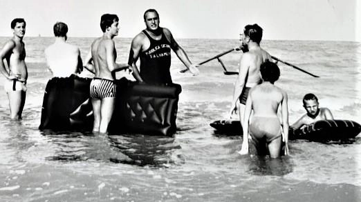 Negli anni 60 poliziotti per il ‘salvamento a mare’