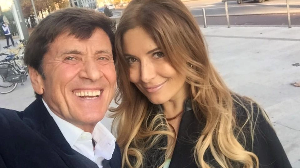 Il 'selfie della pace' tra Gianni Morandi e Selvaggia Lucarelli