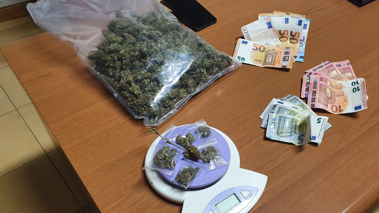 La Finanza ha sequestrato 273 grammi di Marijuana