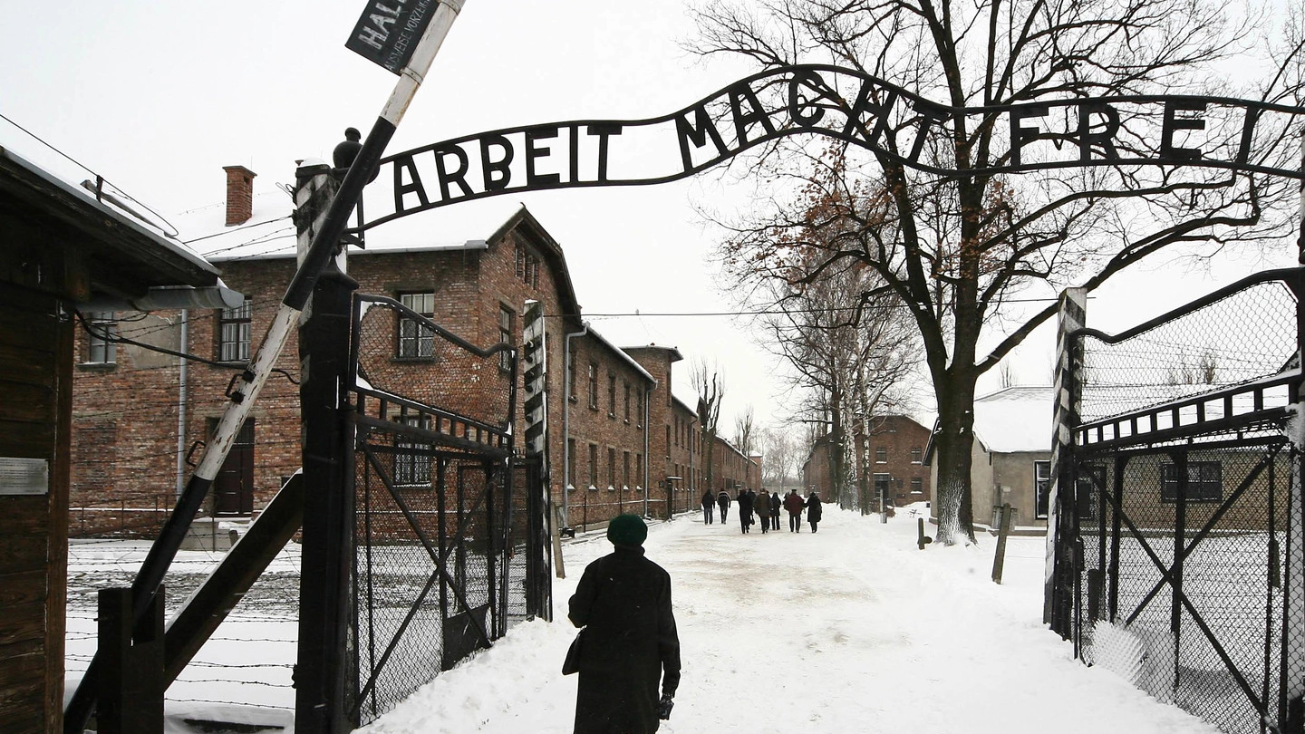 L’ingresso al campo di concentramento di Auschwitz