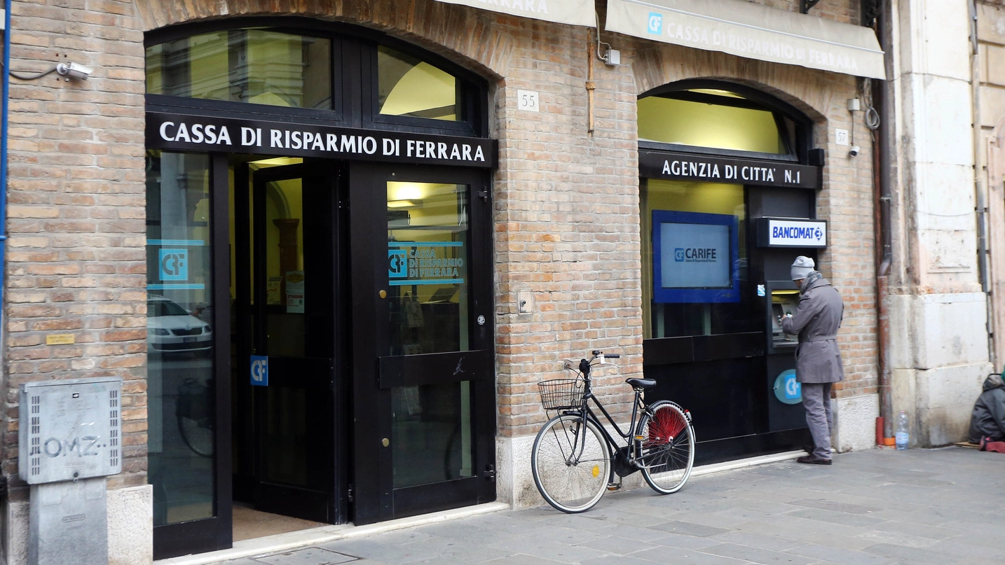 Ferrara, una filiale della Carife (Foto Businesspress)