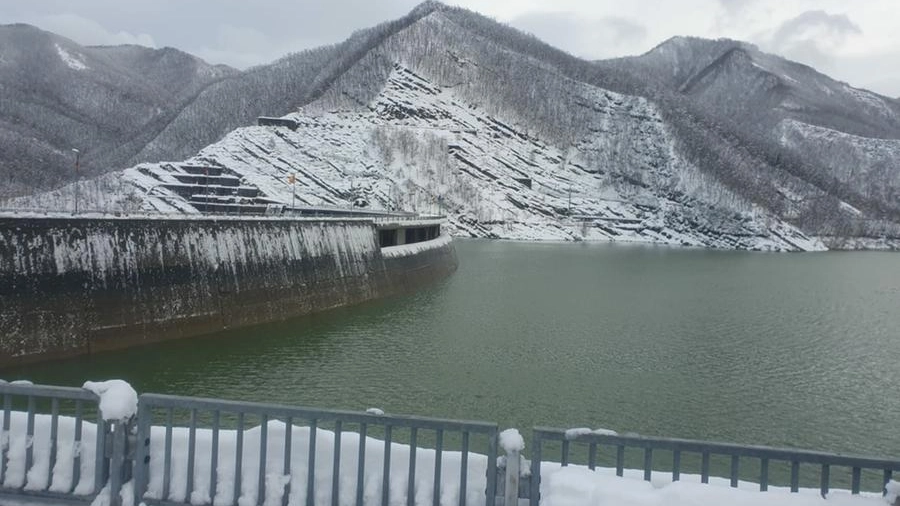 La diga di Ridracoli quasi piena dopo le nevicate dei giorni scorsi