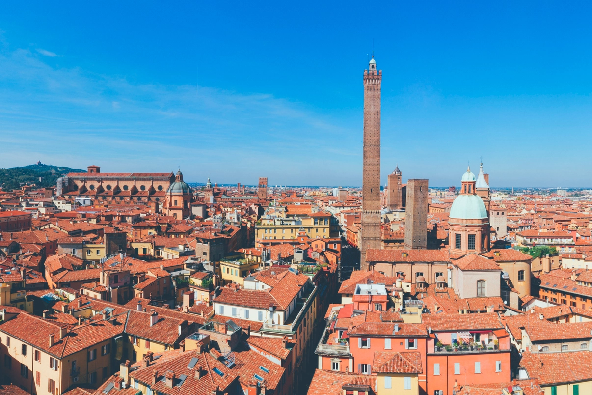 La classifica delle città italiane per costo delle case: Bologna al terzo posto, superata anche Roma