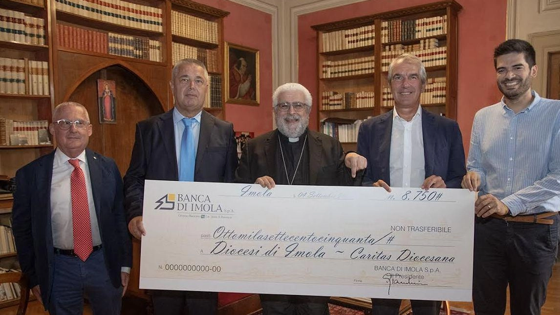 L’impegno di Banca di Imola. Donati 52mila euro alla Caritas: "Aiuto concreto per i deboli"
