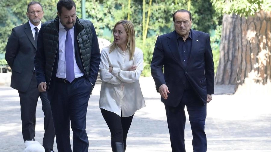 Salvini, Meloni e Berlusconi nella villa del Cav pongono le basi dell’alleanza