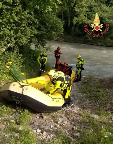 Scivola e cade nel torrente, 15enne salvato oggi dai pompieri a Monte San Pietro (Bologna)