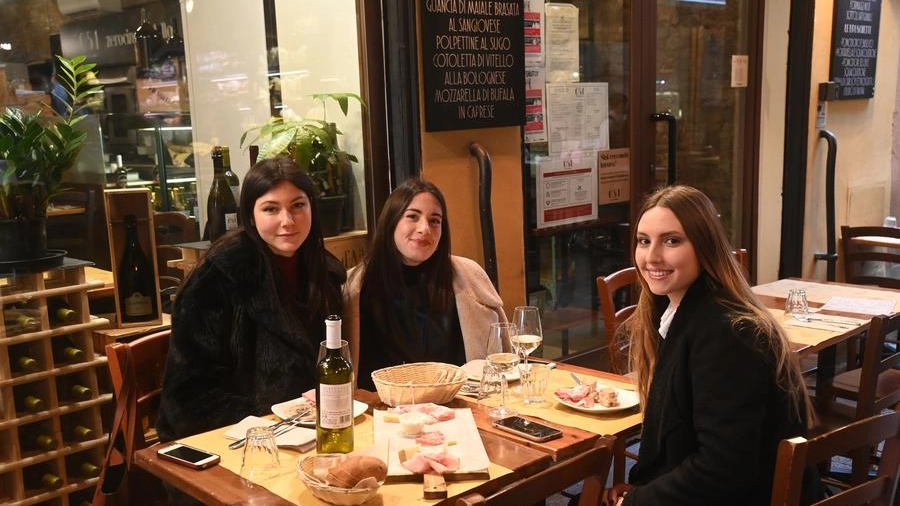 L'Emilia Romagna si aspetta di restare in zona gialla. Un ristorante (FotoSchicchi)