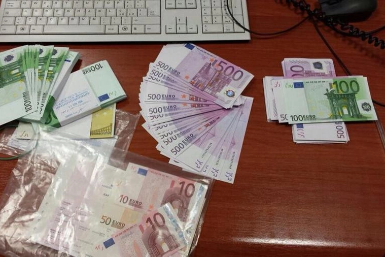 La Finanza ha bloccato un passeggero con 33mila euro in valigia