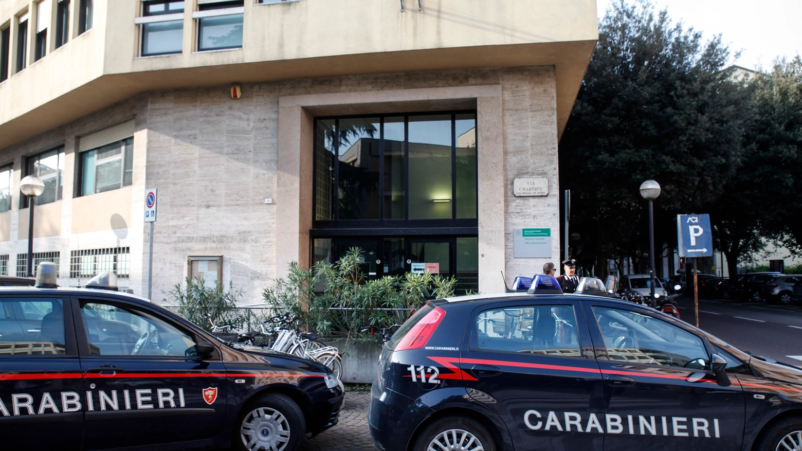 Carabinieri negli uffici dell'Ausl (foto Corelli)