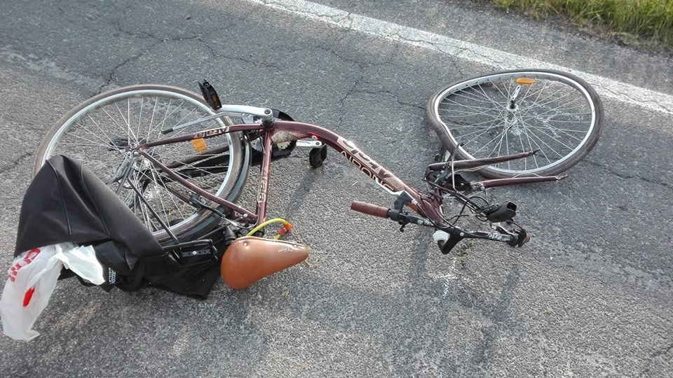 Bagnacavallo, incidente alle porte del paese. Grave una ciclista (Foto Scardovi)