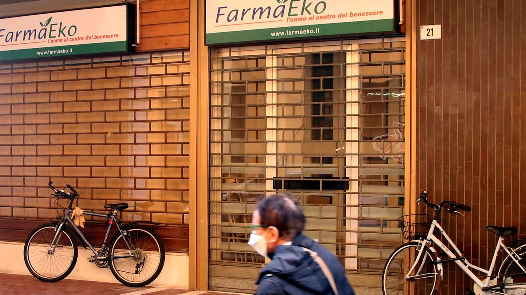 Il punto vendita Farmaeko in via Roverella