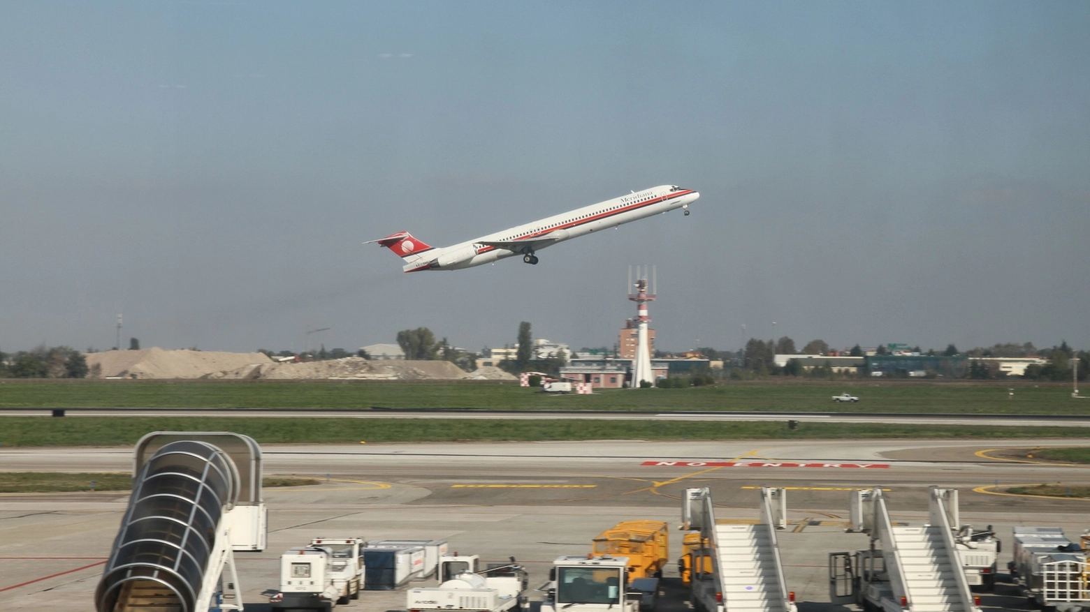 Aeroporto di Bologna, nuove rotte anti rumore (Foto Dire)