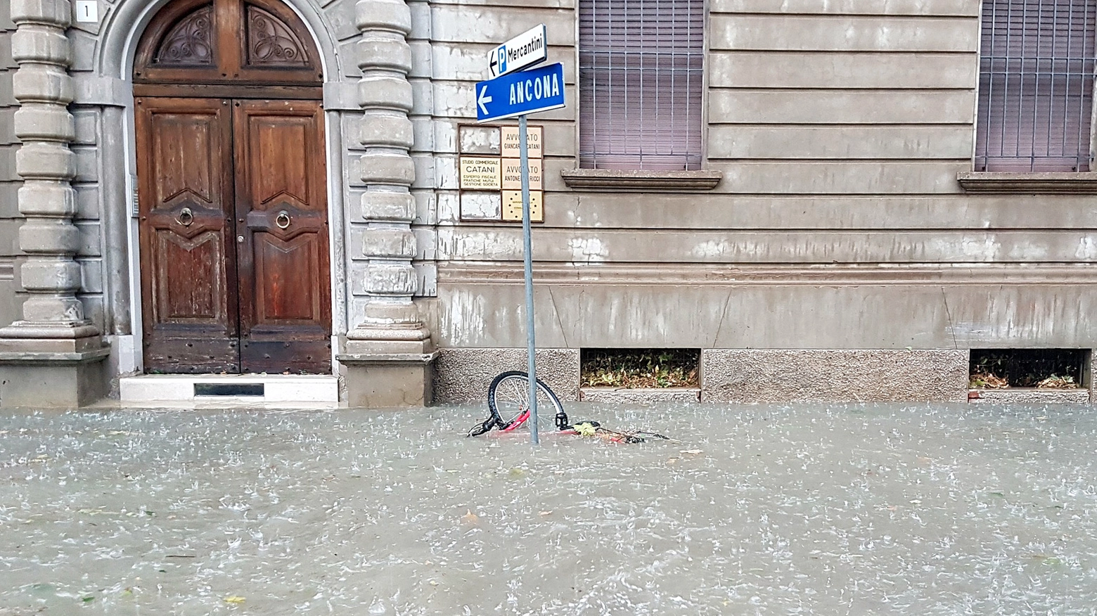 Bomba d'acqua ad Ancona e provincia (FotoBinci)
