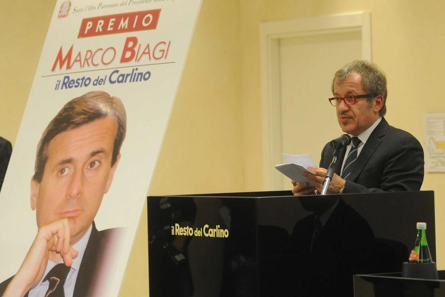 Roberto Maroni al Carlino per il premio indetto in ricordo di Marco Biagi