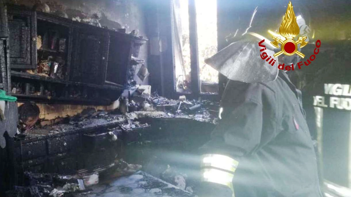 Incendio a Montemarciano, la cucina distrutta dalle fiamme