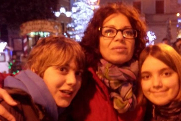 La vedova di Tulli, Giovanna, con i figli Leonardo e Ludovica