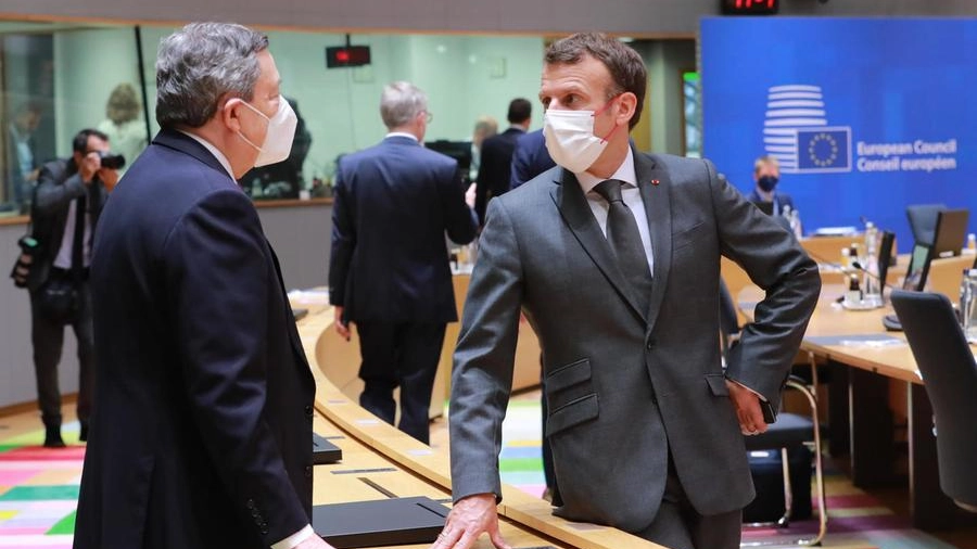 Draghi a Bruxelles a colloquio con Macron dopo il Consiglio Ue