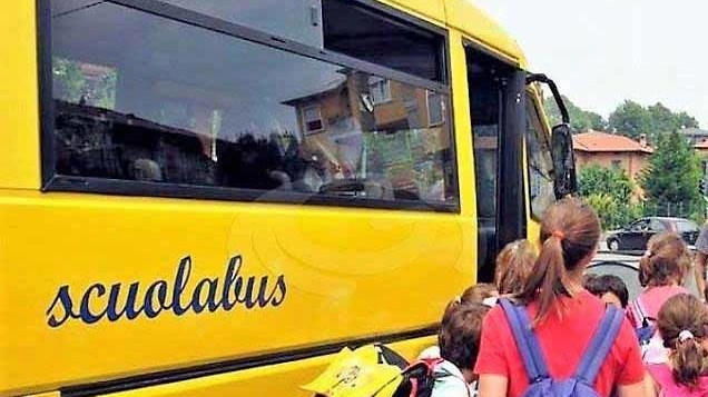 Autisti scuolabus in lotta  "Non ci hanno pagato    giugno e siamo senza  Tfr"  La ditta è la "Scoppio"
