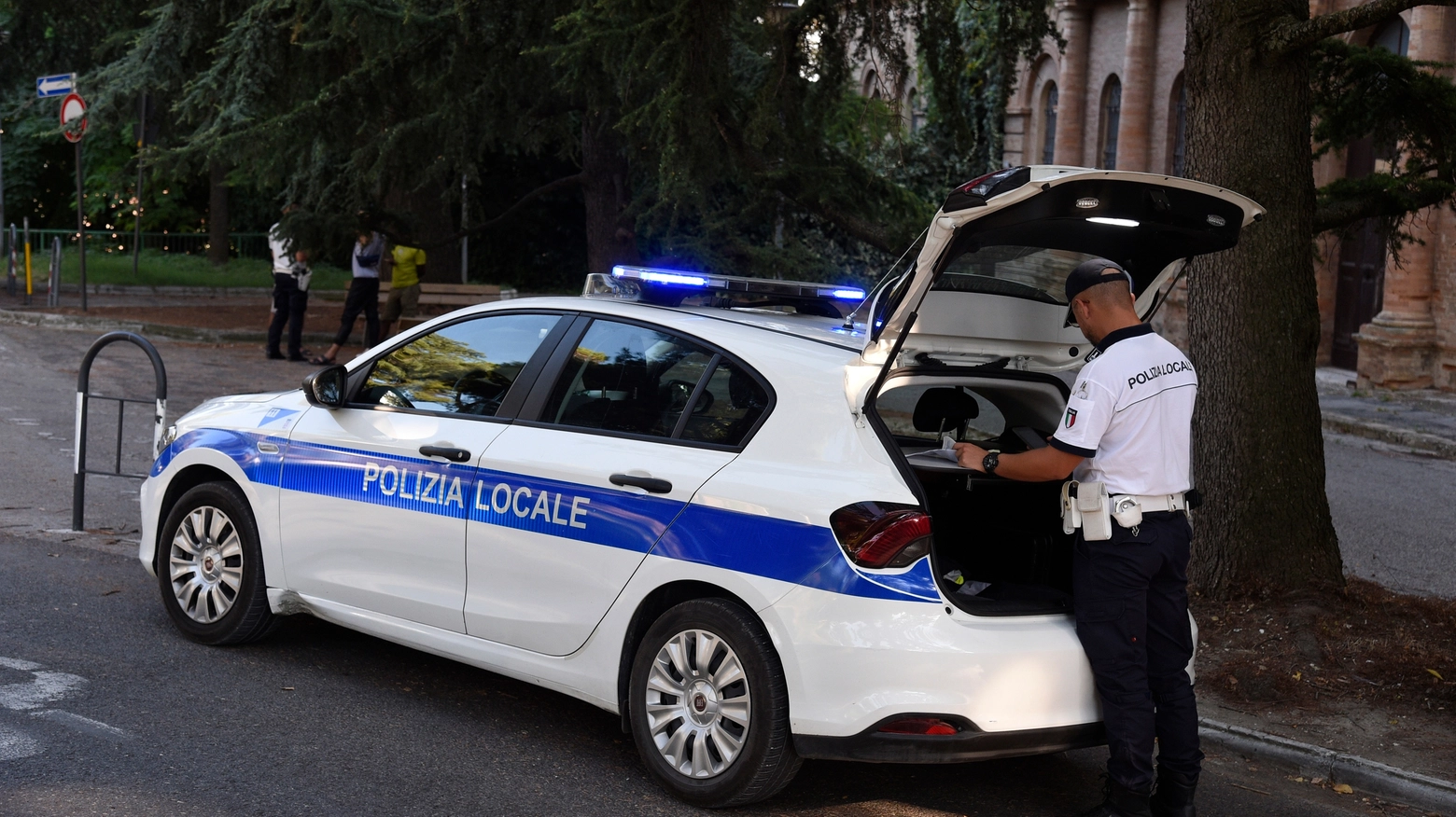 Polizia locale a Macerata (foto Calavita)