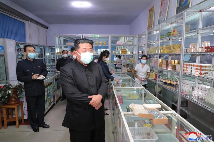 Covid, in Corea del Nord Kim mobilita l'esercito per la distribuzione di medicine