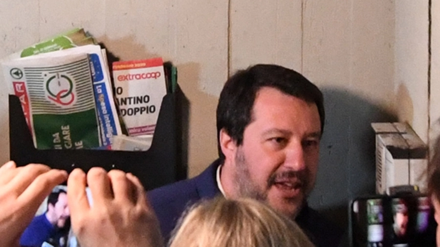 Bologna: Matteo Salvini e la citofonata al Pilastro