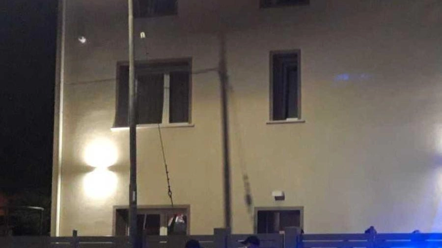 La polizia davanti alla villetta di via Marco Polo, a Sassuolo