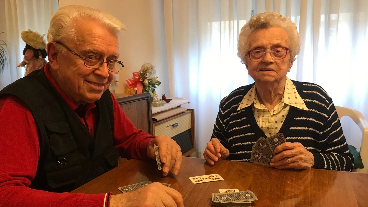 Maria Fornasari, 106 anni compiuti ieri, con il figlio Sergio di 88 anni