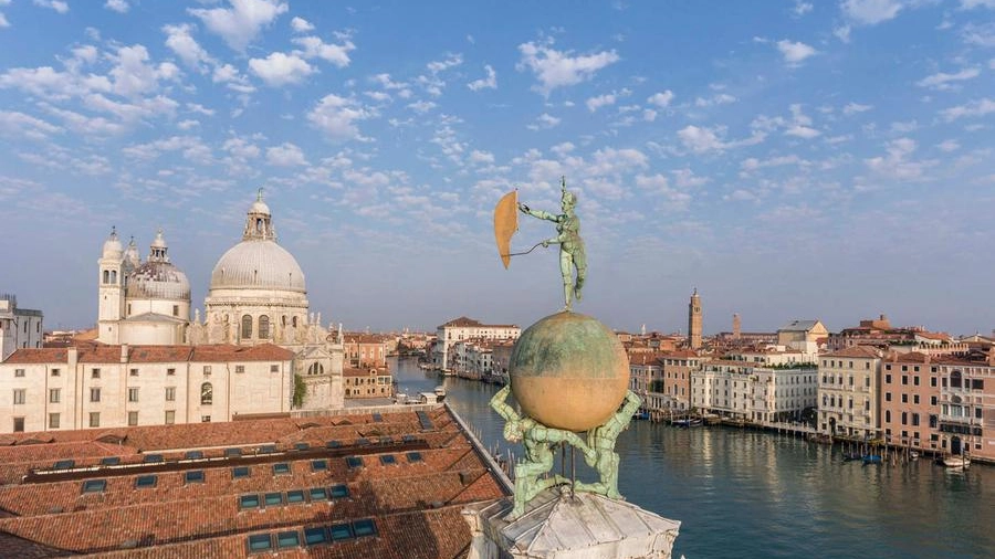Il fotografo Marco Sabadin ha sorvolato Venezia con un drone, le immagini della città
