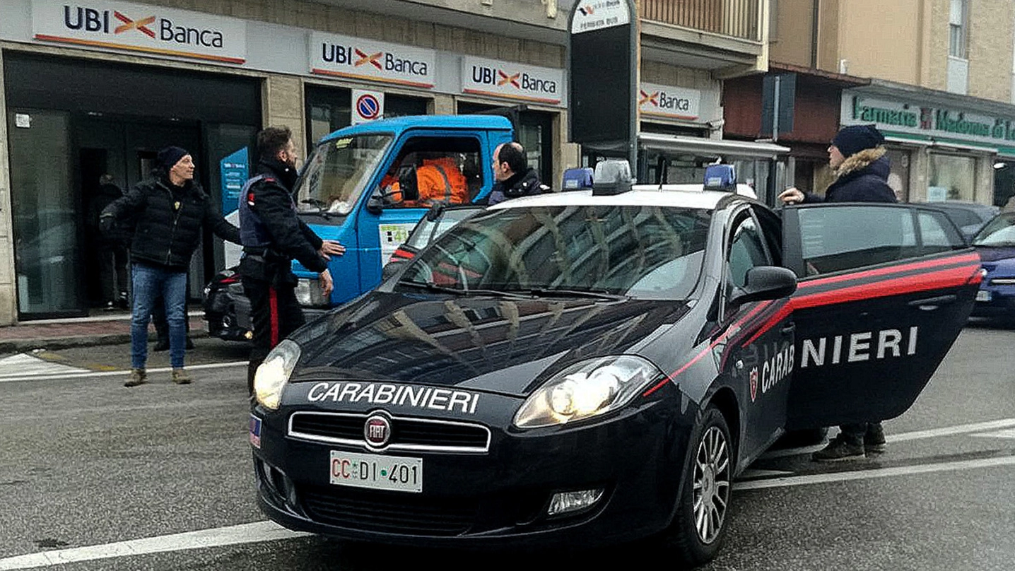 L’arrivo dei carabinieri (FotoPrint)