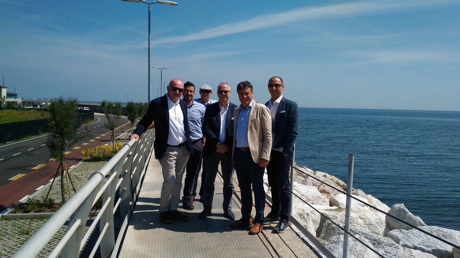 Il sindaco Massimo Seri con Adriano Giangolini e i professionisti di Marina Group