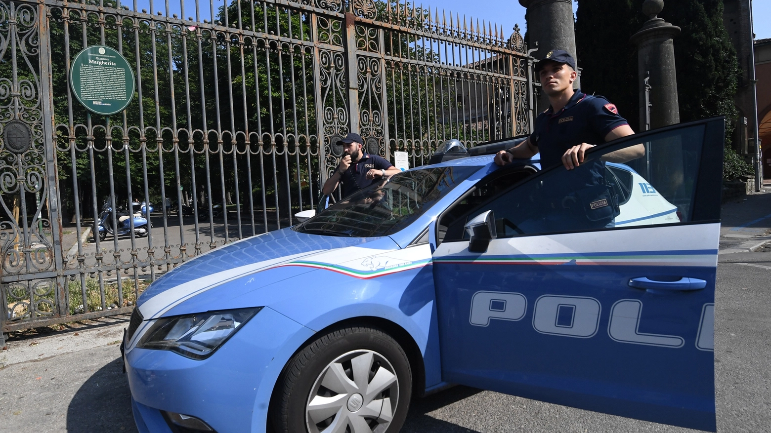 La polizia ai Giardini Margherita (foto di repertorio)