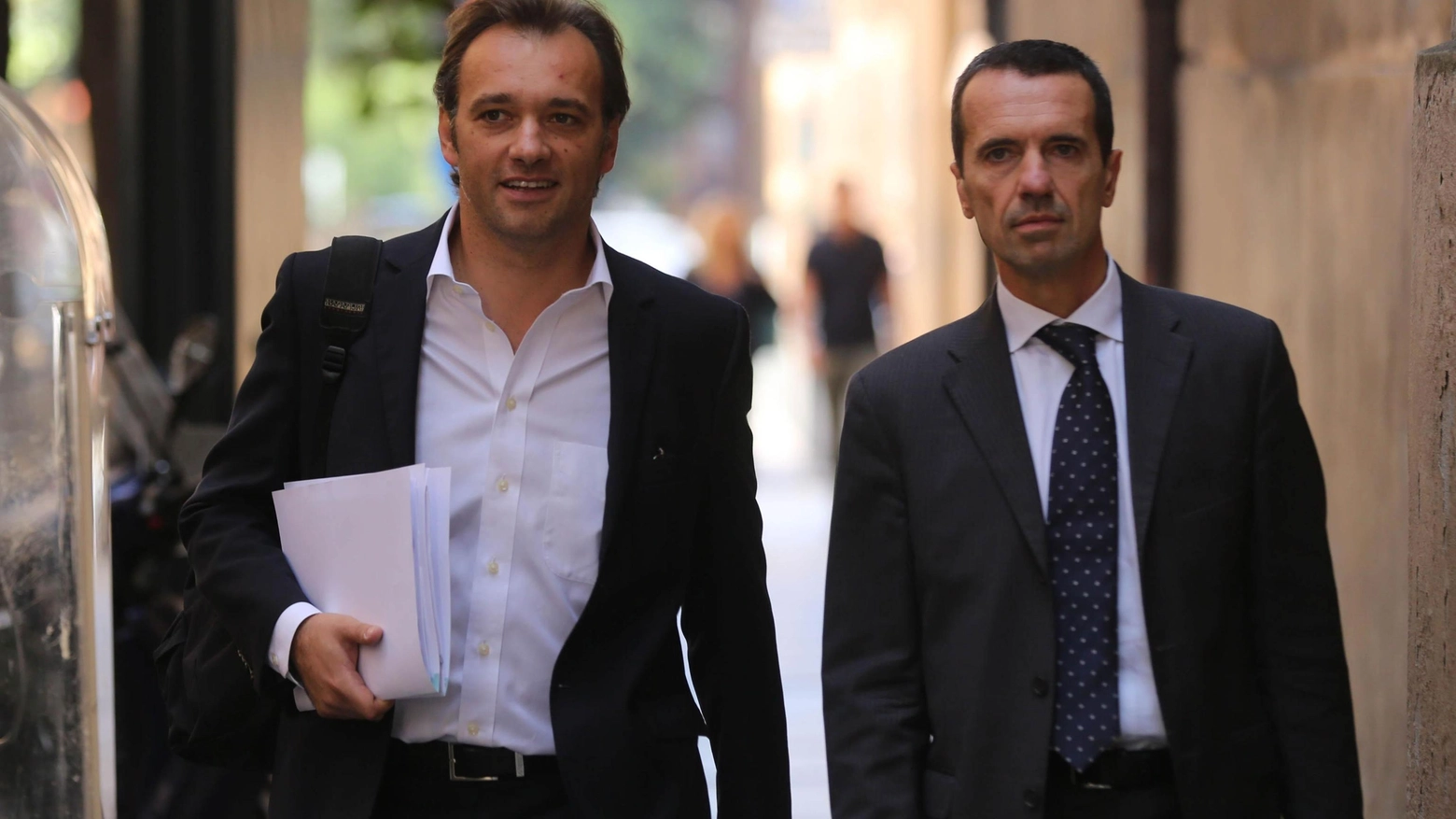 Matteo Richetti al suo arrivo in Procura accompagnato dall'avvocato (foto Ansa)